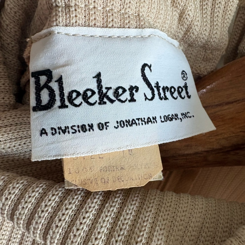Vintage Bleeker Street 1960’s  Sleeveless Cream Dress with Striped Waist - Picture 7 of 9